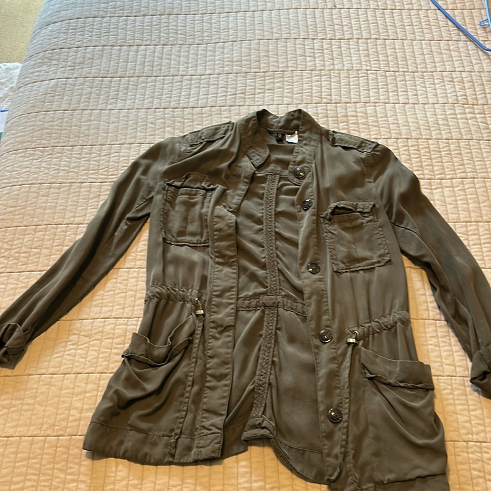 US Size 2 women’s army green light jacket